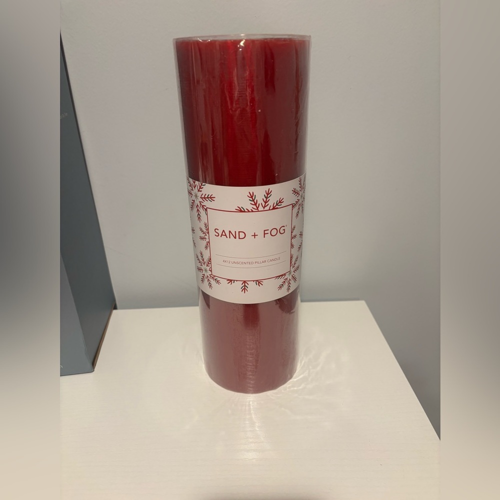 NWT
Sand + Fog 4" x 12" unscented pillar candle in a rich deep red.
